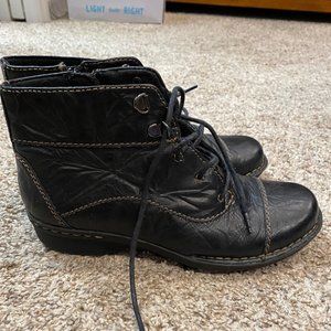 Clarks Whistle August Laced Boot (Black) - Sz 7.5